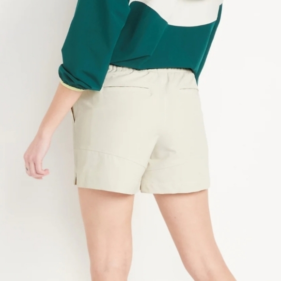 Old Navy High-Waisted StretchTech Water-Repellent Shorts Creme De La Creme BNWT - Picture 2 of 11